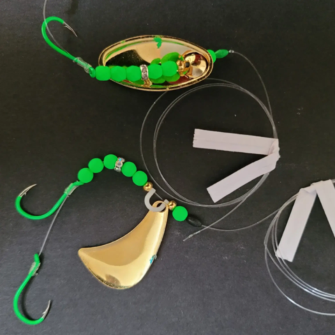 Dominator lure chartreuse on gold bottom view
